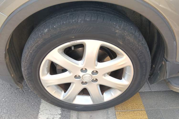 Used Buick Encore 2014 1.4T Automatic Two-Wheel Drive Urban Elite Model Left Front Wheel Hub