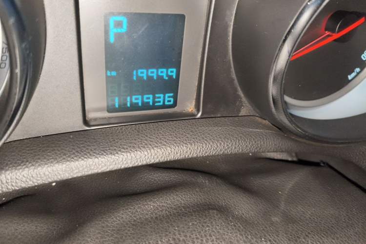 Used Buick Encore 2014 1.4T Automatic Two-Wheel Drive Urban Elite Model Odometer Close Up
