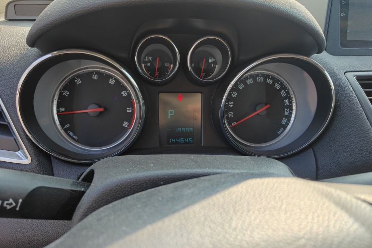 Used Buick Encore 2014 1.4T Automatic Two-Wheel Drive Urban Elite Model Odometer Close Up