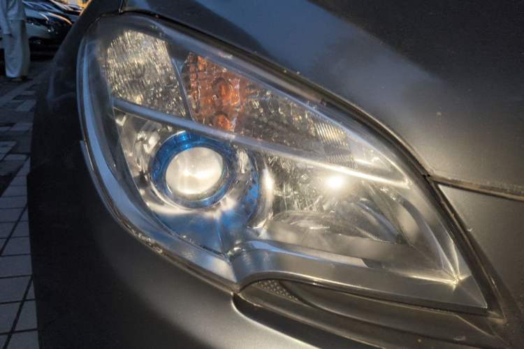 Used Buick Encore 2014 1.4T Automatic Two-Wheel Drive Urban Elite Model Right Front Headlight