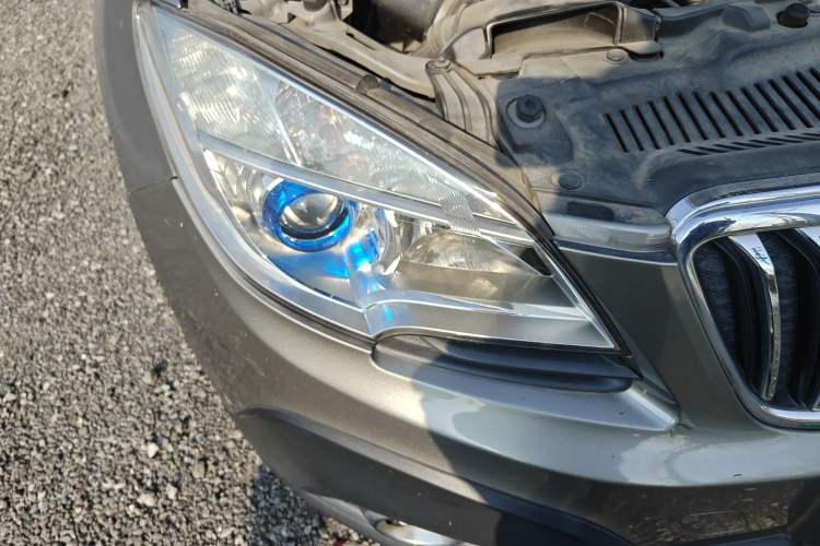 Used Buick Encore 2014 1.4T Automatic Two-Wheel Drive Urban Elite Model Right Front Headlight