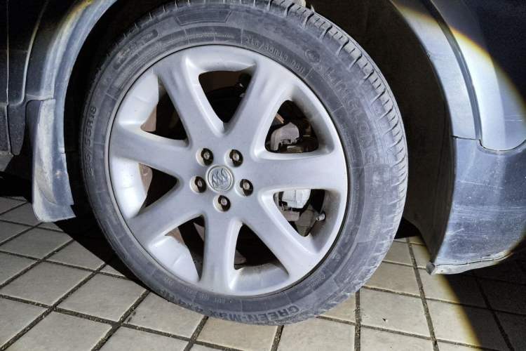 Used Buick Encore 2014 1.4T Automatic Two-Wheel Drive Urban Elite Model Right Front Wheel Hub