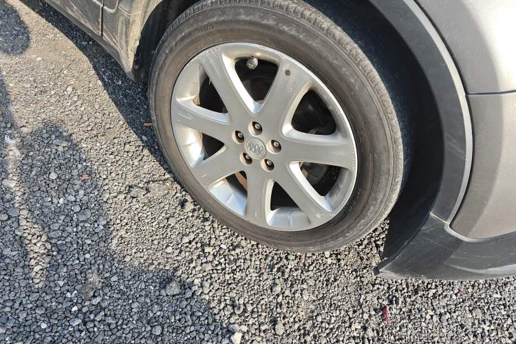 Used Buick Encore 2014 1.4T Automatic Two-Wheel Drive Urban Elite Model Right Front Wheel Hub