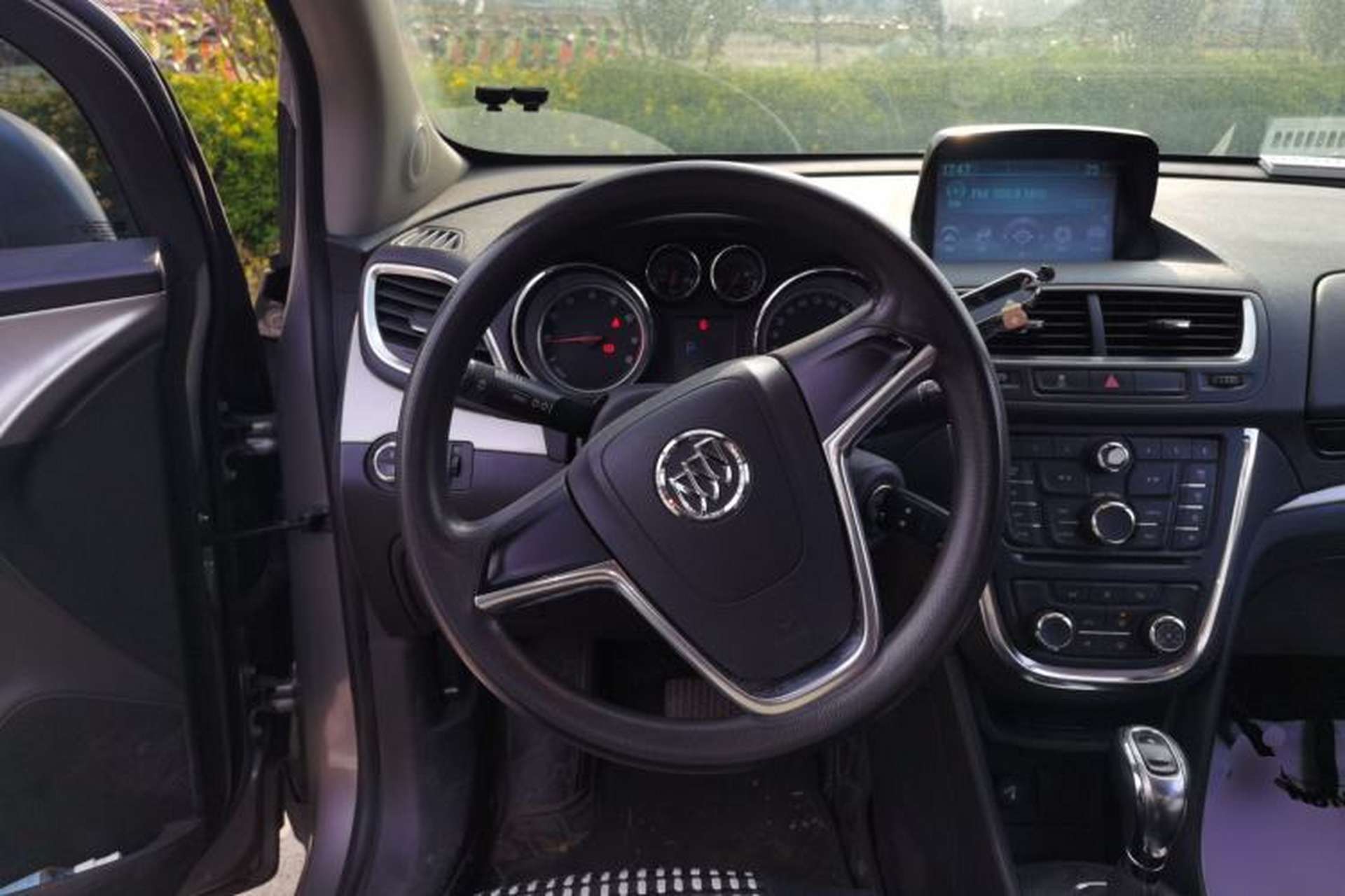Used Buick Encore 2014 1.4T Automatic Two-Wheel Drive Urban Elite Model Steering Wheel