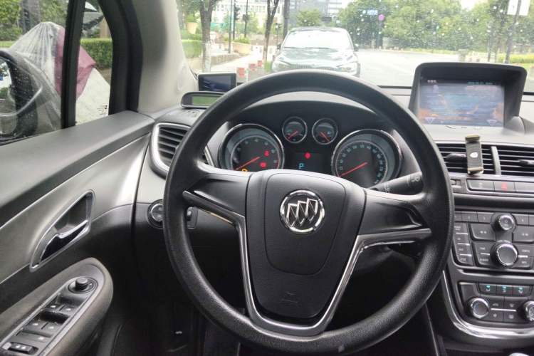 Used Buick Encore 2014 1.4T Automatic Two-Wheel Drive Urban Elite Model Steering Wheel
