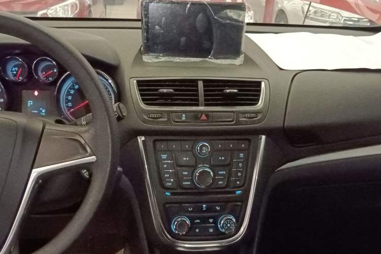 Used Buick Encore 2014 1.4T Automatic Two-Wheel Drive Urban Elite Model Audio And AC Panel