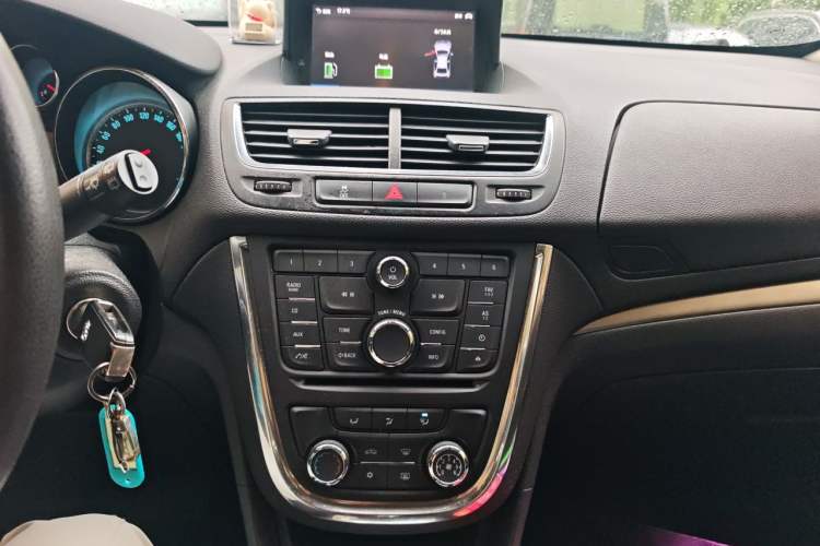 Used Buick Encore 2014 1.4T Automatic Two-Wheel Drive Urban Elite Model Audio And AC Panel