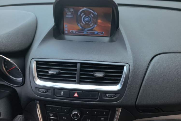 Used Buick Encore 2014 1.4T Automatic Two-Wheel Drive Urban Elite Model Audio And AC Panel