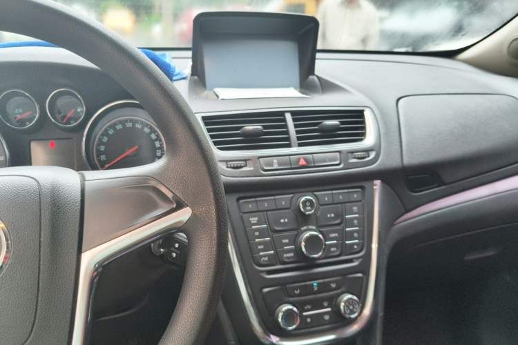 Used Buick Encore 2014 1.4T Manual Two-Wheel Drive Urban Advanced Model Audio And AC Panel