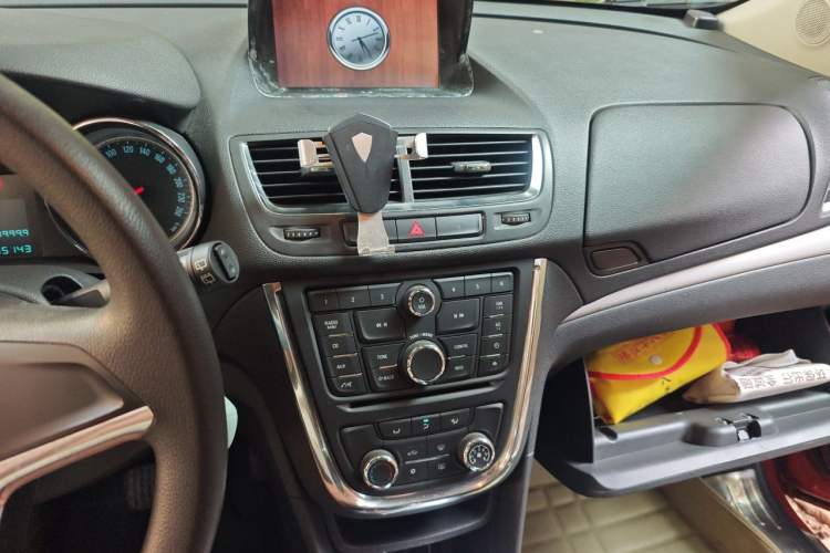 Used Buick Encore 2014 1.4T Automatic Two-Wheel Drive Urban Elite Model Audio And AC Panel