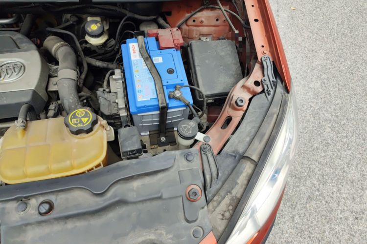 Used Buick Encore 2014 1.4T Automatic Two-Wheel Drive Urban Elite Model Engine Bay Left