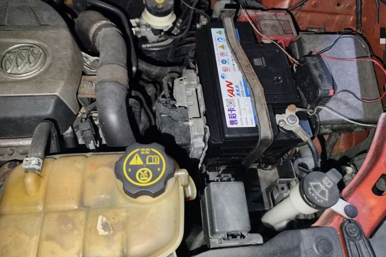 Used Buick Encore 2014 1.4T Automatic Two-Wheel Drive Urban Elite Model Engine Bay Left