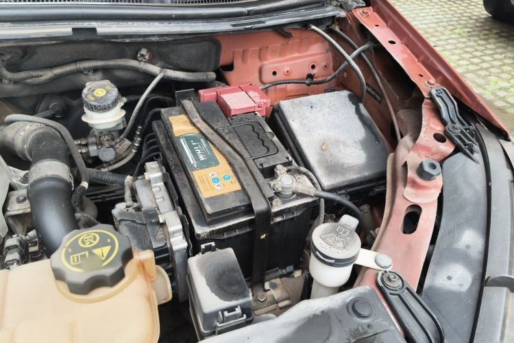 Used Buick Encore 2014 1.4T Manual Two-Wheel Drive Urban Advanced Model Engine Bay Left