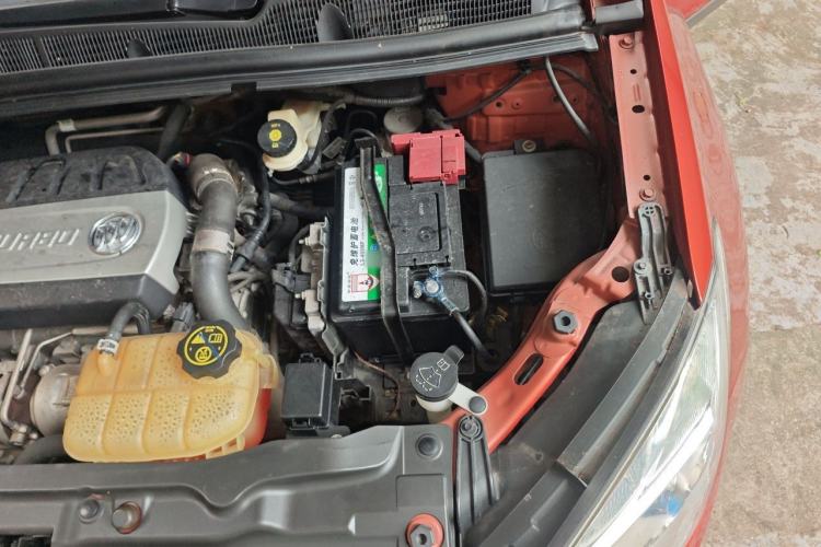 Used Buick Encore 2014 1.4T Automatic Two-Wheel Drive Urban Elite Model Engine Bay Left