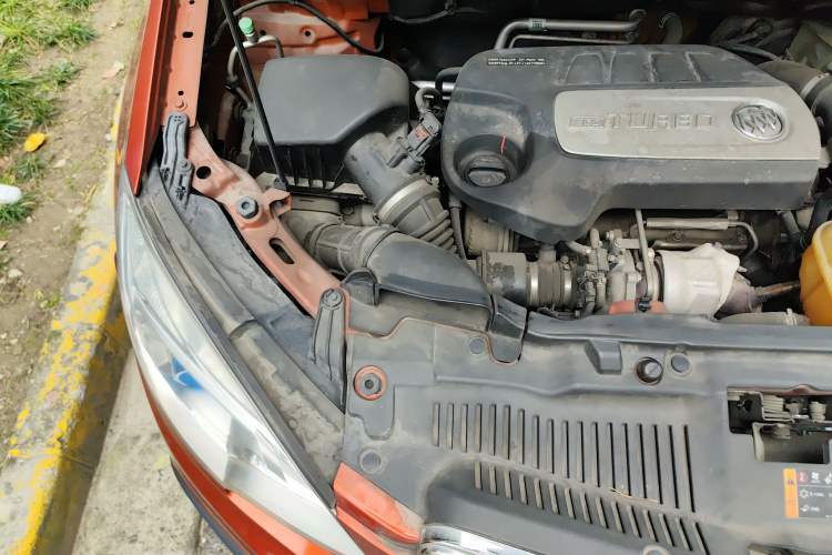 Used Buick Encore 2014 1.4T Automatic Two-Wheel Drive Urban Elite Model Engine Bay Right