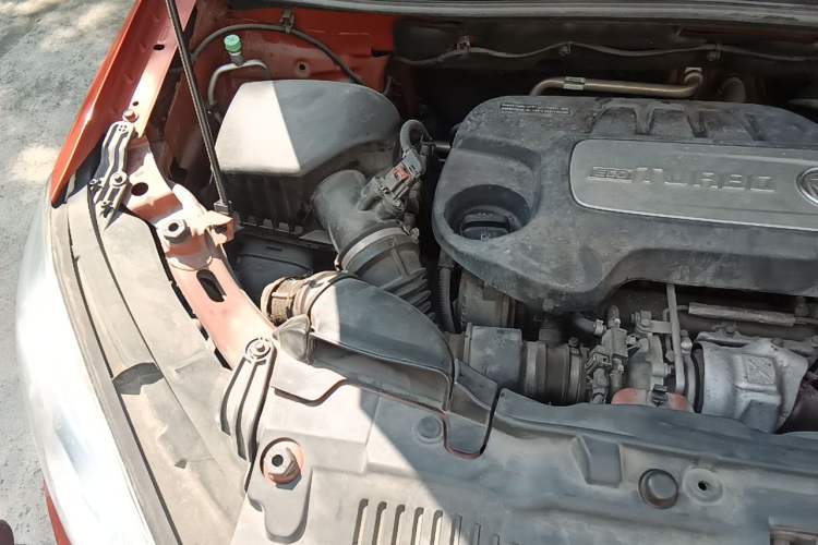 Used Buick Encore 2014 1.4T Automatic Two-Wheel Drive Urban Leading Model Engine Bay Right