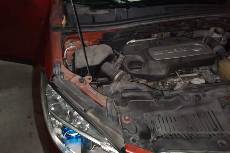 Used Buick Encore 2014 1.4T Automatic Two-Wheel Drive Urban Elite Model Engine Bay Right
