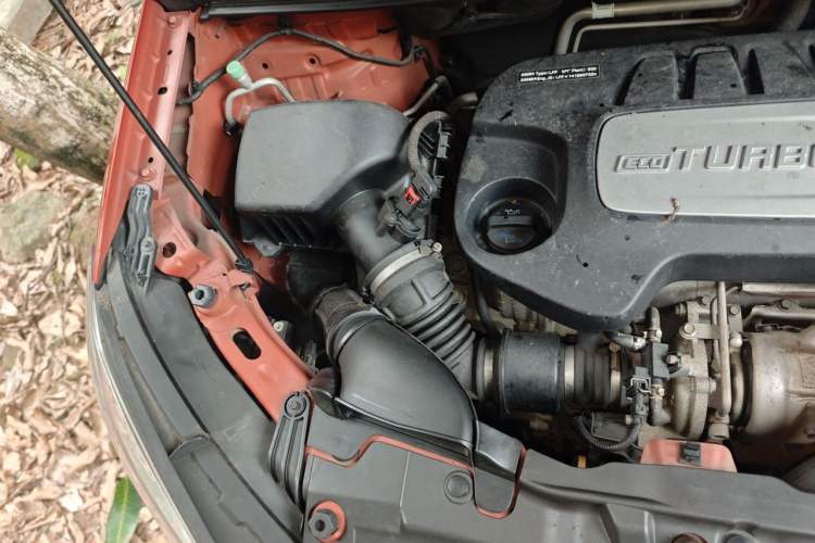 Used Buick Encore 2014 1.4T Automatic Two-Wheel Drive Urban Elite Model Engine Bay Right