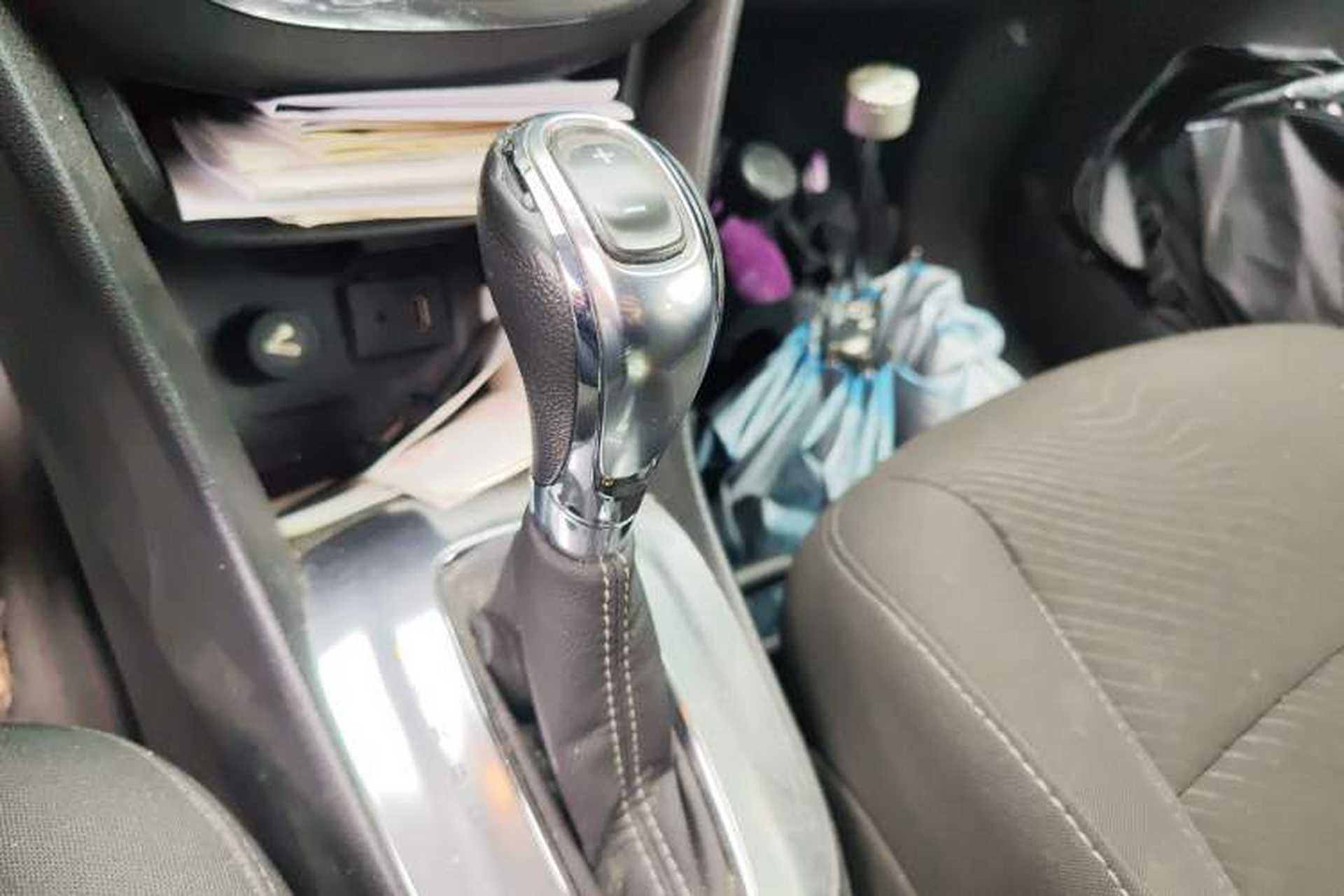 Used Buick Encore 2014 1.4T Automatic Two-Wheel Drive Urban Elite Model Gear Lever