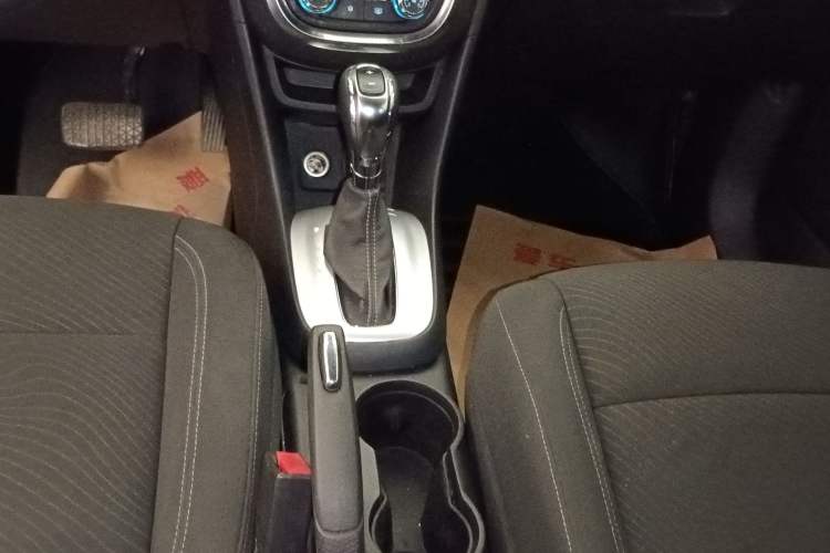 Used Buick Encore 2014 1.4T Automatic Two-Wheel Drive Urban Elite Model Gear Lever
