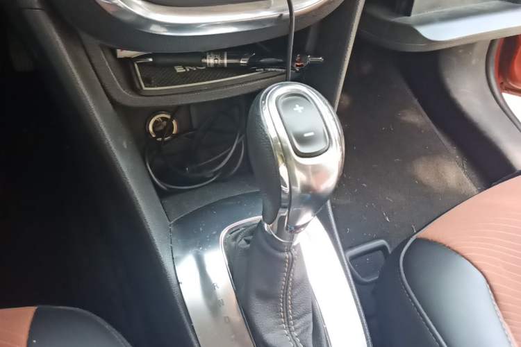 Used Buick Encore 2014 1.4T Automatic Two-Wheel Drive Urban Leading Model Gear Lever