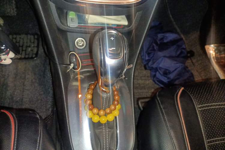 Used Buick Encore 2014 1.4T Automatic Two-Wheel Drive Urban Elite Model Gear Lever