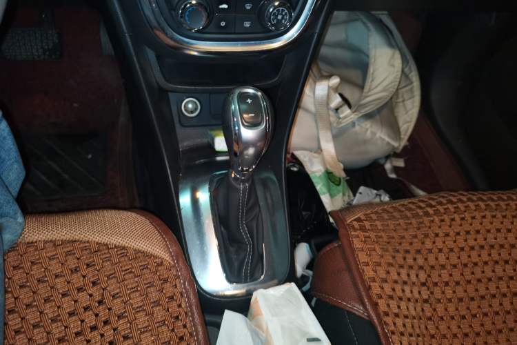 Used Buick Encore 2014 1.4T Automatic Two-Wheel Drive Urban Elite Model Gear Lever