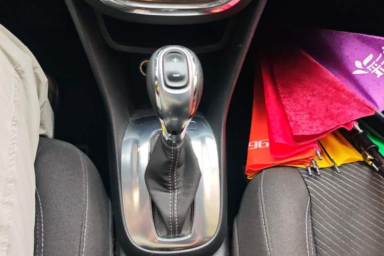Used Buick Encore 2014 1.4T Automatic Two-Wheel Drive Urban Elite Model Gear Lever