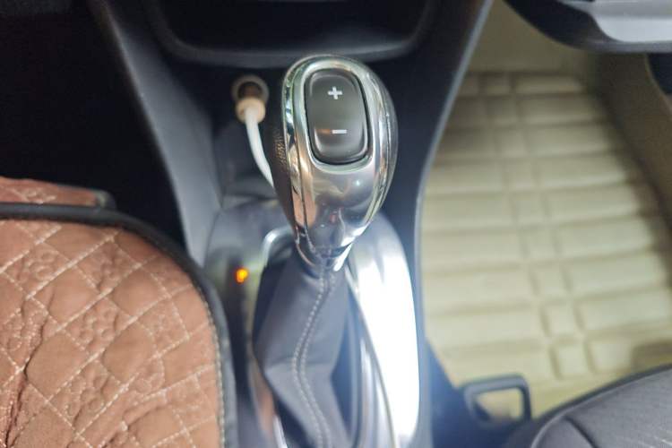 Used Buick Encore 2014 1.4T Automatic Two-Wheel Drive Urban Elite Model Gear Lever