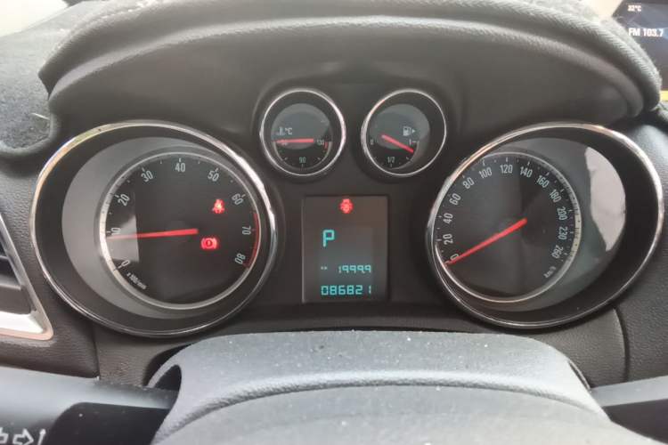 Used Buick Encore 2014 1.4T Automatic Two-Wheel Drive Urban Leading Model Instrument Cluster