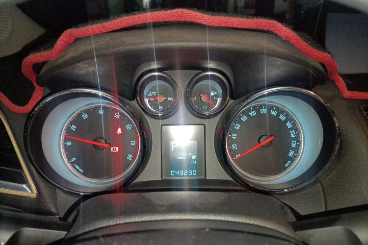 Used Buick Encore 2014 1.4T Automatic Two-Wheel Drive Urban Elite Model Instrument Cluster