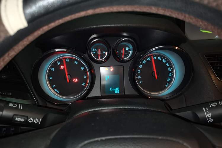 Used Buick Encore 2014 1.4T Automatic Two-Wheel Drive Urban Elite Model Instrument Cluster