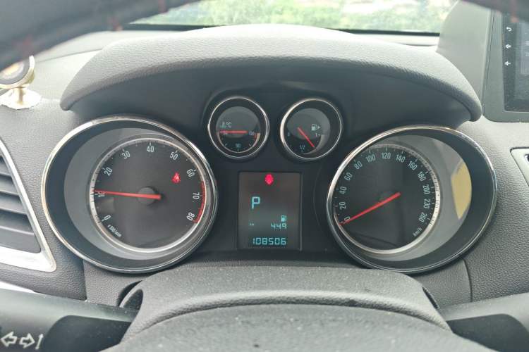 Used Buick Encore 2014 1.4T Automatic Two-Wheel Drive Urban Elite Model Instrument Cluster