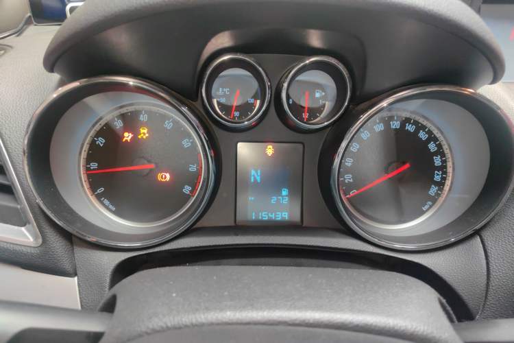 Used Buick Encore 2014 1.4T Automatic Two-Wheel Drive Urban Elite Model Instrument Cluster