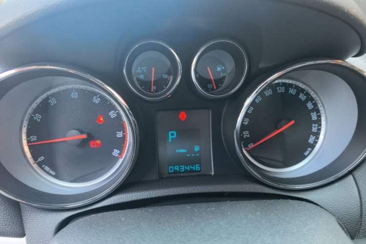 Used Buick Encore 2014 1.4T Automatic Two-Wheel Drive Urban Elite Model Instrument Cluster