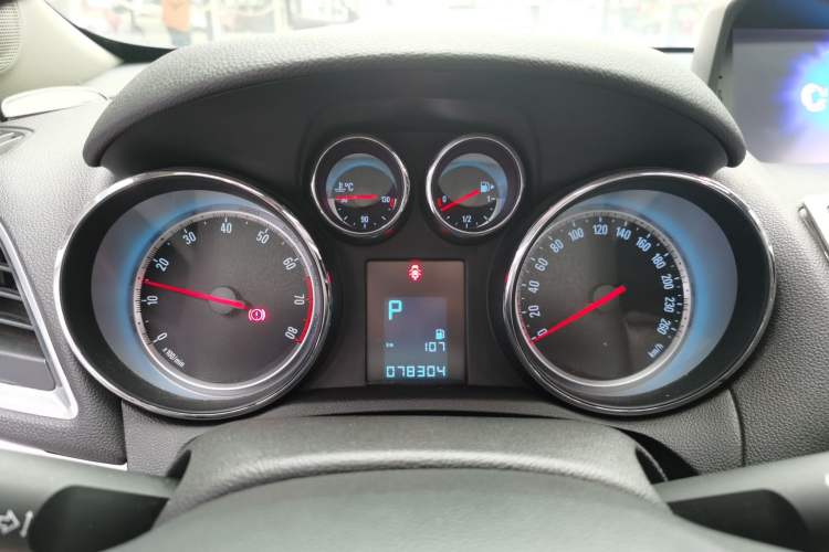 Used Buick Encore 2014 1.4T Automatic Two-Wheel Drive Urban Elite Model Instrument Cluster