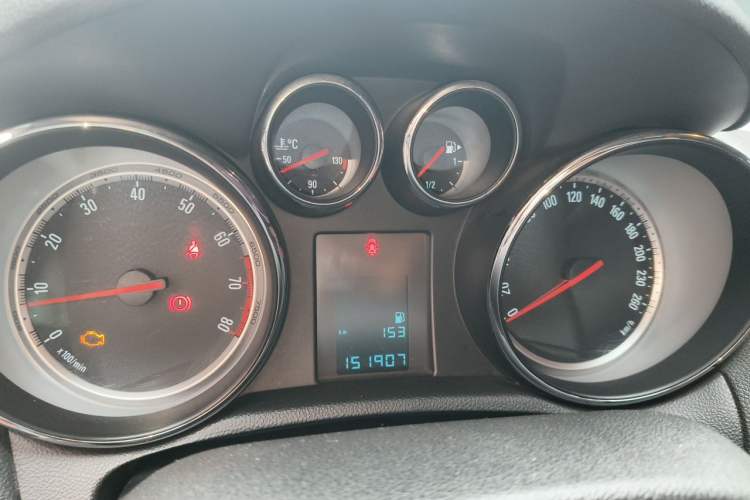 Used Buick Encore 2014 1.4T Manual Two-Wheel Drive Urban Advanced Model Instrument Cluster
