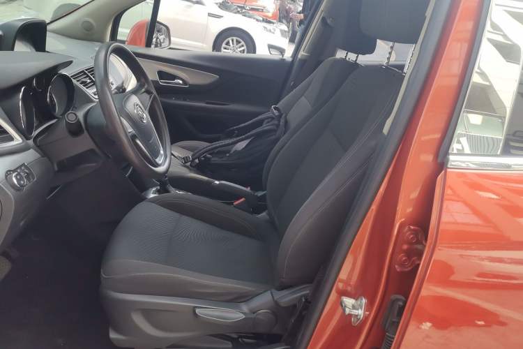 Used Buick Encore 2014 1.4T Automatic Two-Wheel Drive Urban Elite Model Left Front Seat