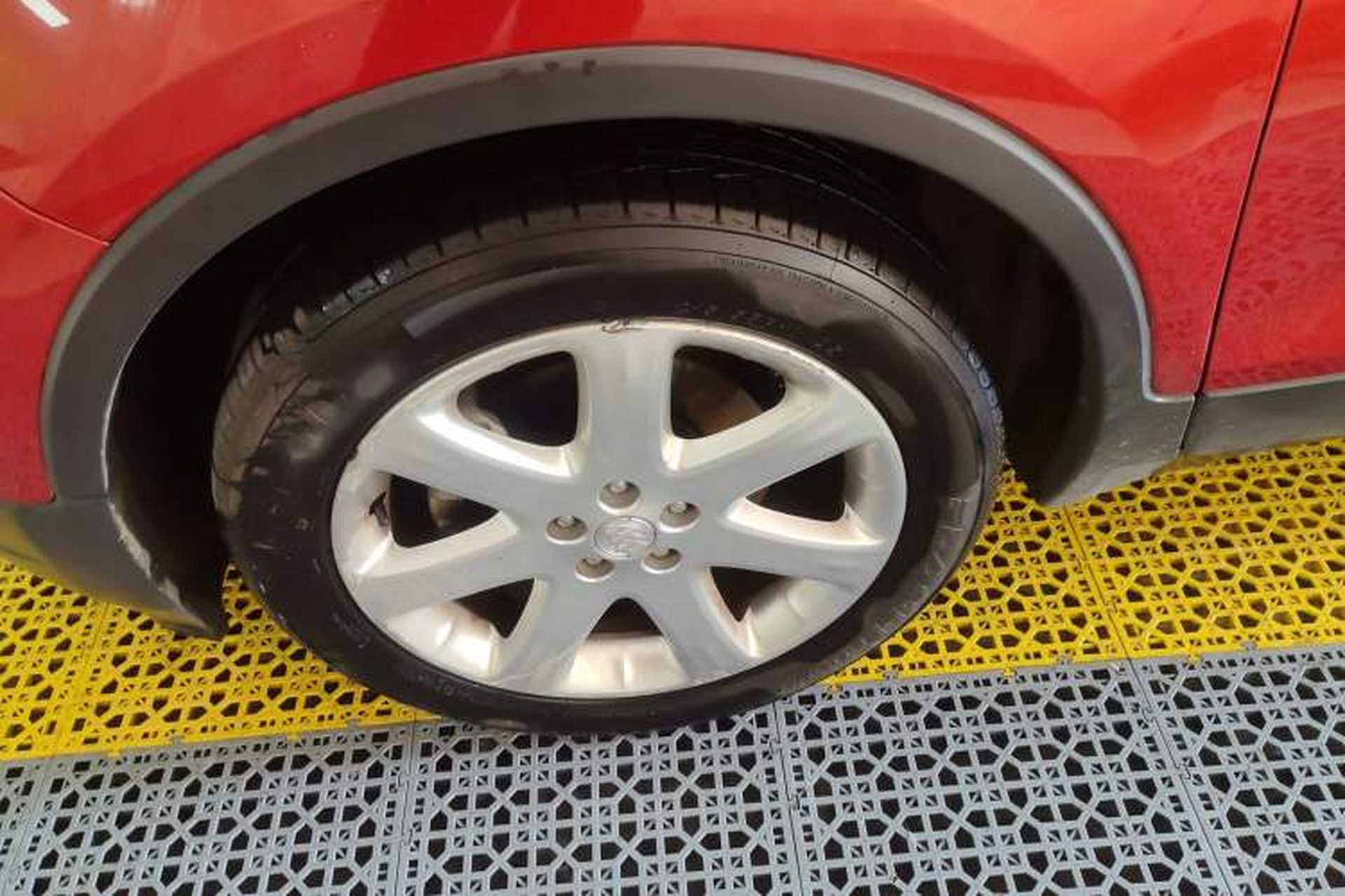 Used Buick Encore 2014 1.4T Automatic Two-Wheel Drive Urban Elite Model Left Front Wheel Hub