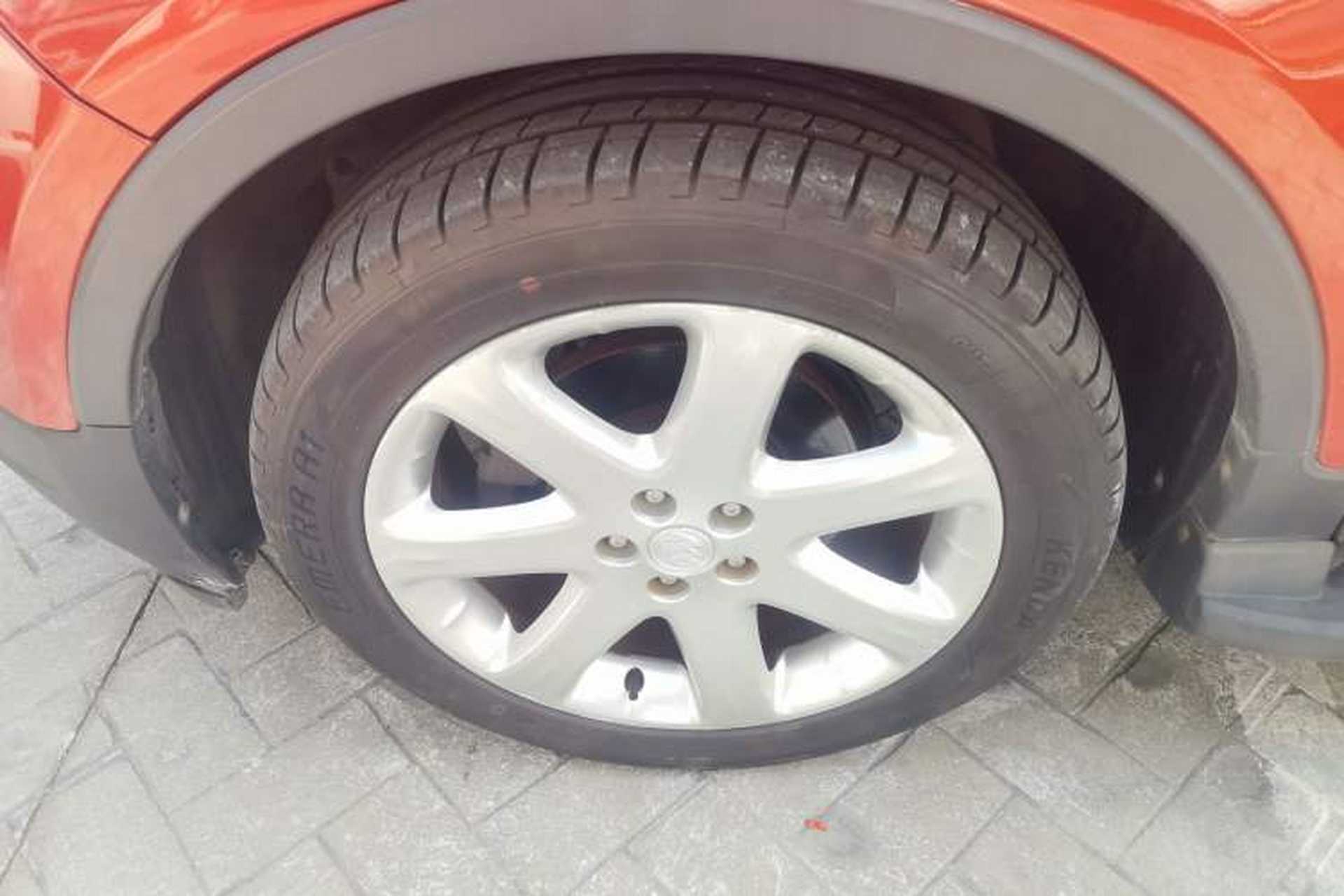 Used Buick Encore 2014 1.4T Automatic Two-Wheel Drive Urban Elite Model Left Front Wheel Hub