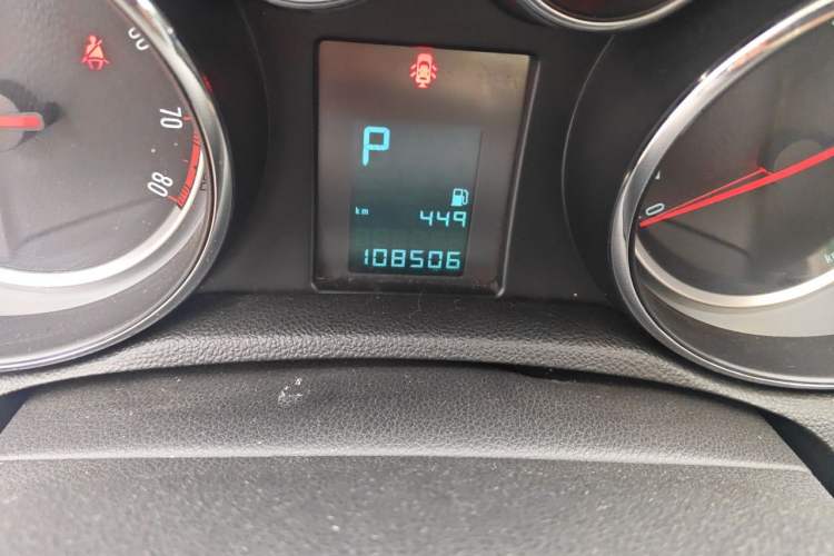Used Buick Encore 2014 1.4T Automatic Two-Wheel Drive Urban Elite Model Odometer Close Up