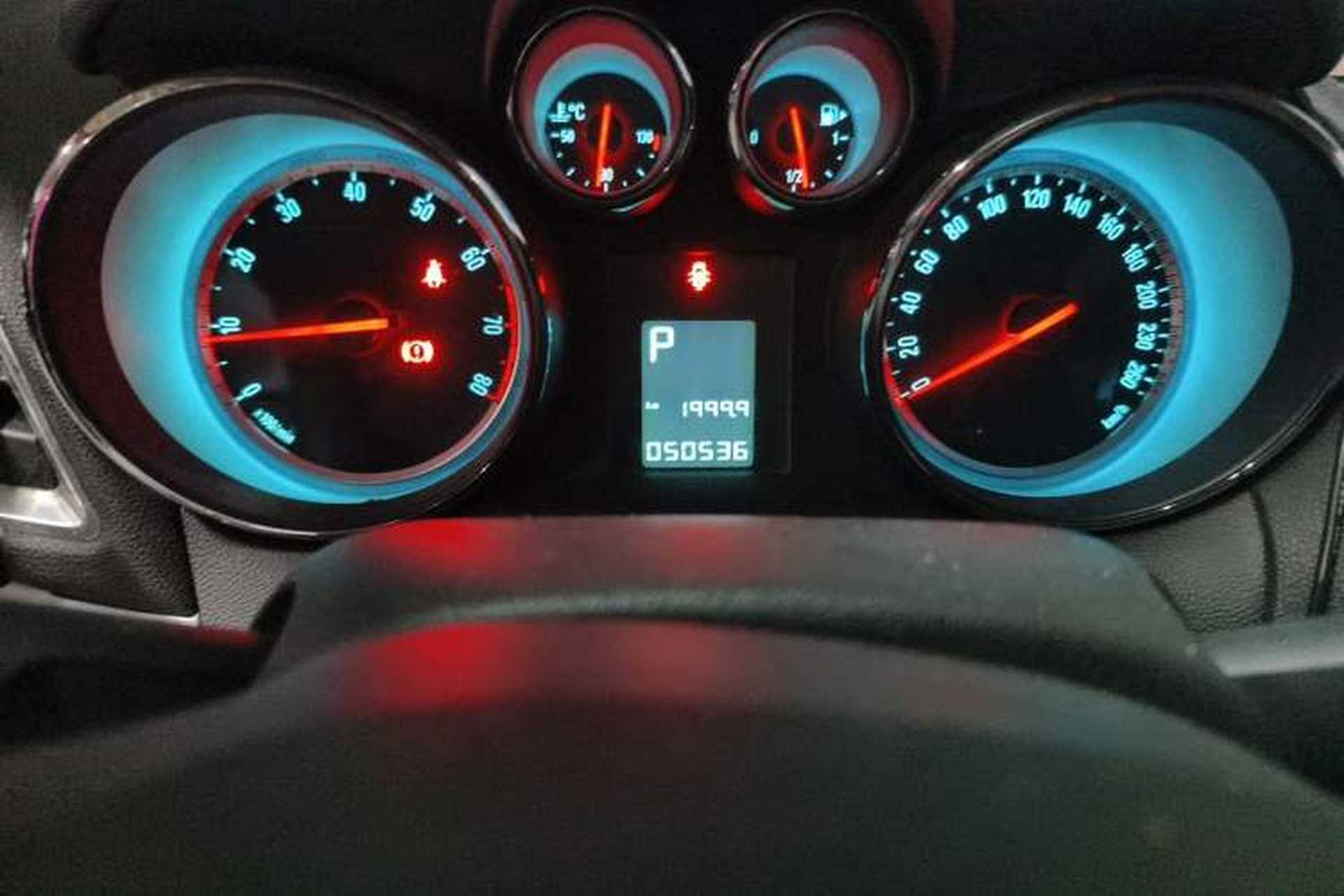 Used Buick Encore 2014 1.4T Automatic Two-Wheel Drive Urban Elite Model Odometer Close Up