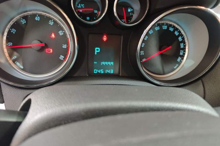 Used Buick Encore 2014 1.4T Automatic Two-Wheel Drive Urban Elite Model Odometer Close Up