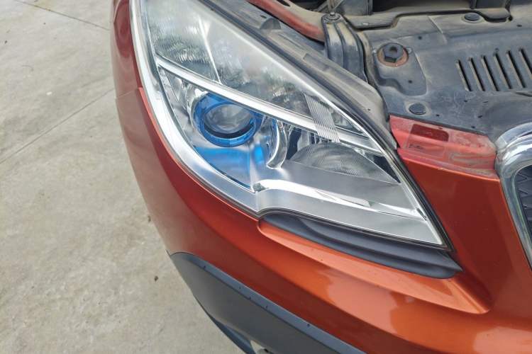 Used Buick Encore 2014 1.4T Automatic Two-Wheel Drive Urban Elite Model Right Front Headlight