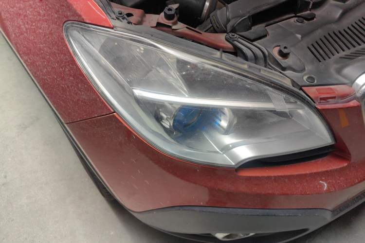 Used Buick Encore 2014 1.4T Automatic Two-Wheel Drive Urban Elite Model Right Front Headlight