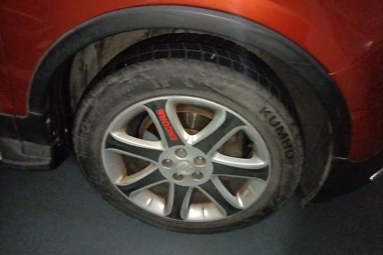 Used Buick Encore 2014 1.4T Automatic Two-Wheel Drive Urban Elite Model Right Front Wheel Hub