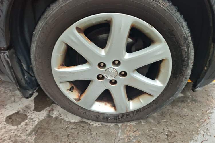 Used Buick Encore 2014 1.4T Automatic Two-Wheel Drive Urban Elite Model Right Front Wheel Hub