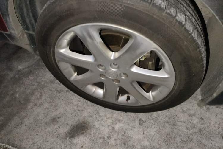 Used Buick Encore 2014 1.4T Automatic Two-Wheel Drive Urban Elite Model Right Front Wheel Hub