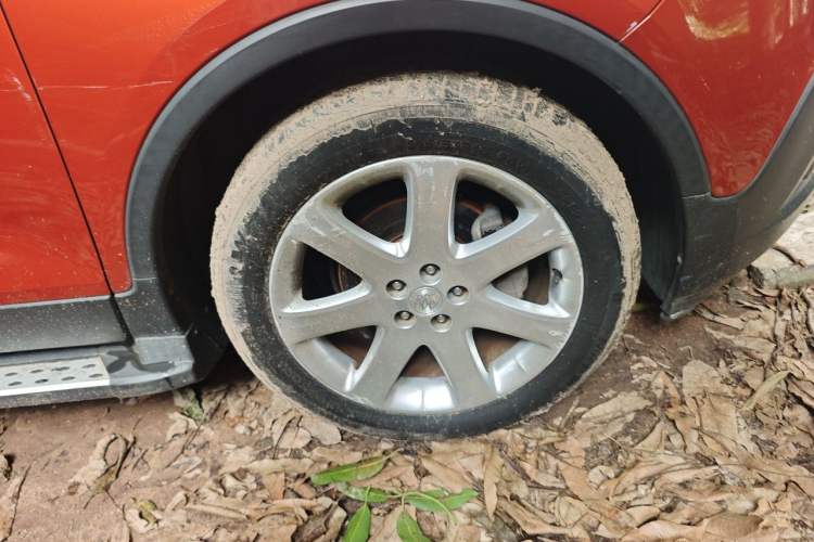 Used Buick Encore 2014 1.4T Automatic Two-Wheel Drive Urban Elite Model Right Front Wheel Hub
