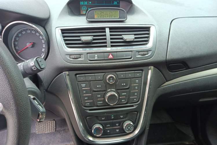 Used Buick Encore 2014 1.4T Automatic Two-Wheel Drive Urban Elite Model Audio And AC Panel